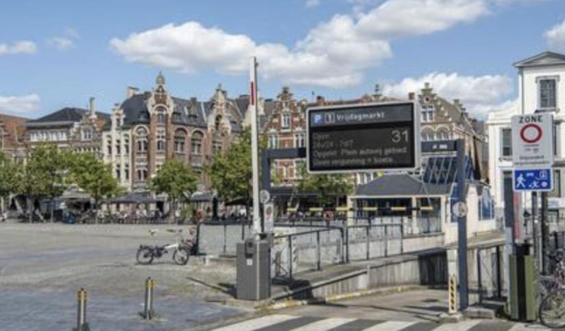 Right In The City Center Your Ghent Getaway ภายนอก รูปภาพ