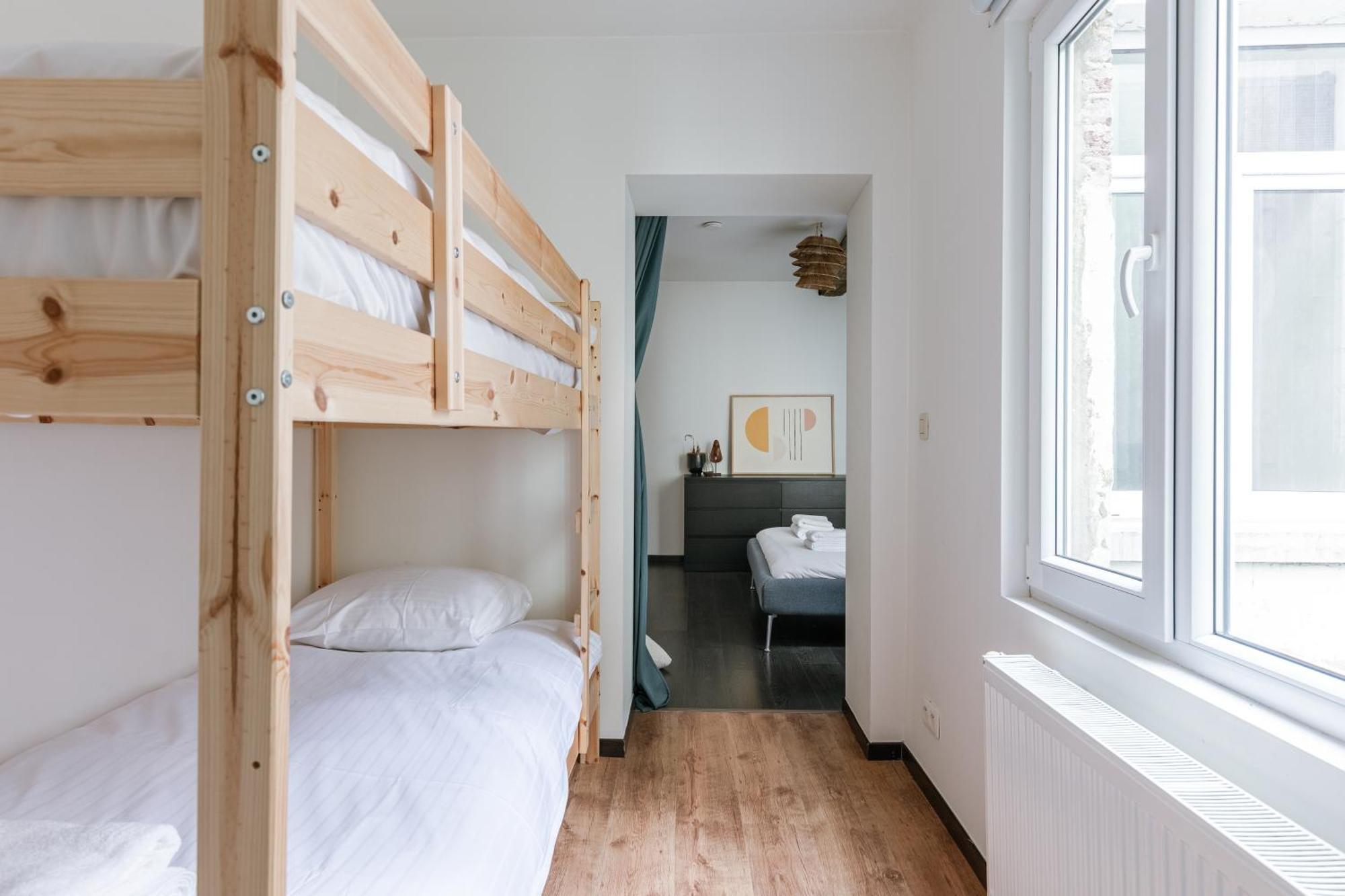 Right In The City Center Your Ghent Getaway ภายนอก รูปภาพ